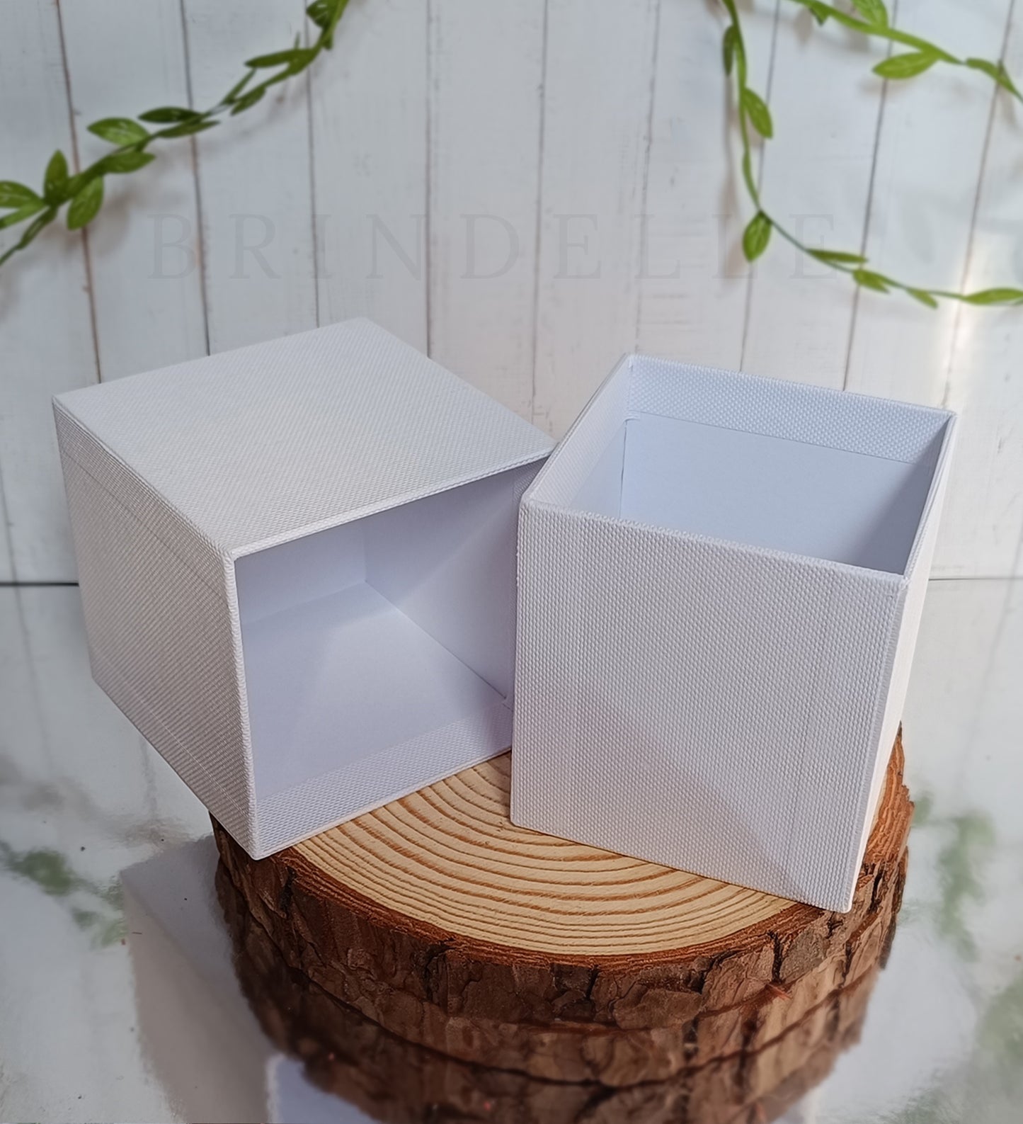 Boîte texturée blanche