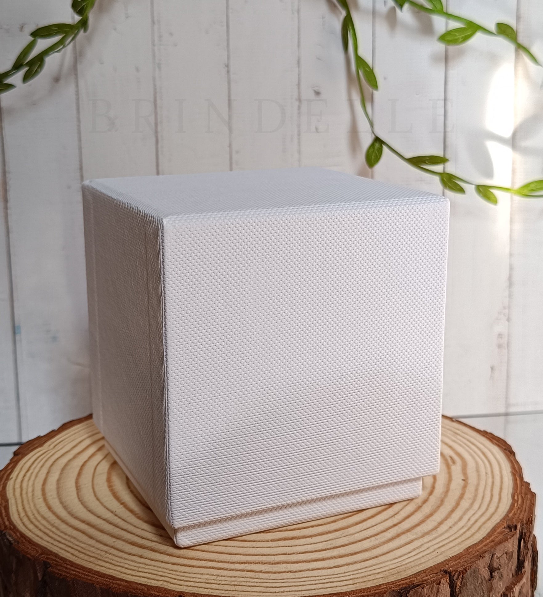 Boîte rigide texturée blanche