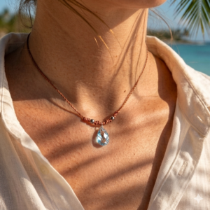 Collier ras du cou avec goutte