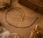 Collier croissant de lune doré – Image 2