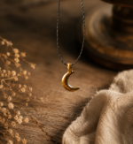 Collier croissant de lune doré – Image 3